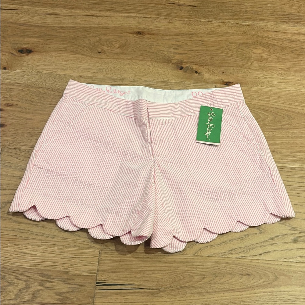 Lilly Pulitzer Pink Seersucker Striped Shorts
THE BUTTERCUP SHORT